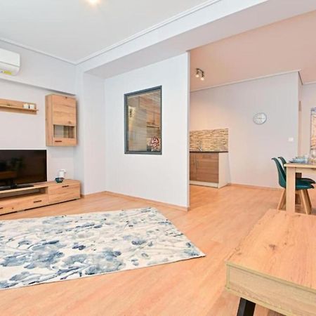 Cozy Apartment Located On Piraeus Port Area- Kültér fotó