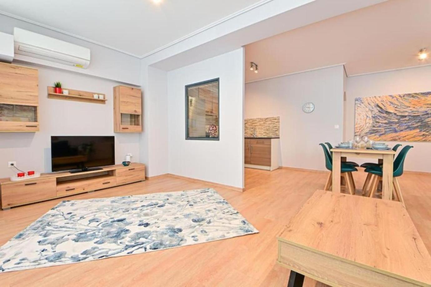 Cozy Apartment Located On Piraeus Port Area- Kültér fotó